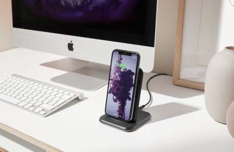 Зарядные устройства для iPhone: Беспроводное зарядное устройство Zens Stand Aluminium Charger черное