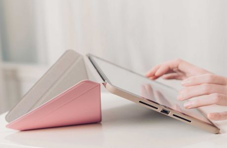 Чохол для iPad 10,2": Чохол Moshi VersaCover Origami Case Sakura Pink for iPad 10.2" (99MO056306) (рожева сакура)